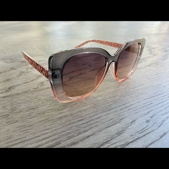 Fashion Sunglasses - Picture 1 of 4